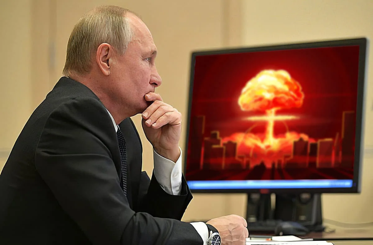Володимир Путін замислюється над зображенням ядерного вибуху на моніторі