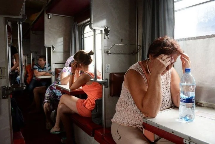 Пасажирки знемагають від спеки у вагоні поїзда УЗ без кондиціонера